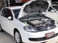 Volkswagen 福斯  Golf 42年指標老店★0利率送鍍膜☆五門1.6渦輪小改款11安•一手車庫車+保證只跑14萬•選配導航+倒車顯影‧自手排 | 新北市汽車商業同業公會｜TACA優良車商聯盟｜中古、二手車買車賣車公會認證保固