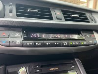 Lexus  CT200H  頂級豪華版 駕駛座電動調整 雙前座電熱椅 有摸門+雨滴感應☆電動記憶椅1.8油電.一手車十安+定速 | 新北市汽車商業同業公會｜TACA優良車商聯盟｜中古、二手車買車賣車公會認證保固