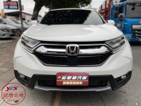 Honda  CR-V 金鑽店~CR-V 1.5 VTi-S 白 里程保證只跑6萬多公里 ACC主動跟車全速域 車道維持 變換 偏離 輔助系統 AEB自動煞停 遠光燈自動控制 斜坡起步輔助 循跡防滑 6安 胎壓監控 免鑰啟動車門鎖 定速 倒車影像 導航 多功能影音 右側影像無死角 後座出風口 LED頭燈 日行燈 尾燈 等多項配備！ | 新北市汽車商業同業公會｜TACA優良車商聯盟｜中古、二手車買車賣車公會認證保固