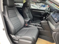 Honda  CR-V 金鑽店~CR-V 1.5 VTi-S 白 里程保證只跑6萬多公里 ACC主動跟車全速域 車道維持 變換 偏離 輔助系統 AEB自動煞停 遠光燈自動控制 斜坡起步輔助 循跡防滑 6安 胎壓監控 免鑰啟動車門鎖 定速 倒車影像 導航 多功能影音 右側影像無死角 後座出風口 LED頭燈 日行燈 尾燈 等多項配備！ | 新北市汽車商業同業公會｜TACA優良車商聯盟｜中古、二手車買車賣車公會認證保固