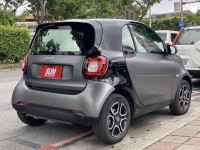 Smart  SMART FORTWO 金鑽店~SMART Fortwo 2人座 1.0 灰黑雙色 4安 循跡防滑 斜坡起步輔助 胎壓監控 定速 全景天窗 方向盤快控鍵 恆溫空調 LED日行燈 等多項配備！ | 新北市汽車商業同業公會｜TACA優良車商聯盟｜中古、二手車買車賣車公會認證保固