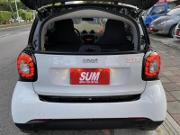Smart  SMART FORTWO 金鑽店~SMART Fortwo 2人座 1.0 白黑雙色 4安 安全警示系統防追撞 循跡防滑 斜坡起步輔助 胎壓監控 定速 全景天窗 方向盤快控鍵 恆溫空調 LED日行燈 里程保證只跑1萬多公里 等多項配備！ | 新北市汽車商業同業公會｜TACA優良車商聯盟｜中古、二手車買車賣車公會認證保固