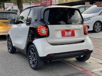 Smart  SMART FORTWO 金鑽店~SMART Fortwo 2人座 1.0 白黑雙色 4安 安全警示系統防追撞 循跡防滑 斜坡起步輔助 胎壓監控 定速 全景天窗 方向盤快控鍵 恆溫空調 LED日行燈 里程保證只跑1萬多公里 等多項配備！ | 新北市汽車商業同業公會｜TACA優良車商聯盟｜中古、二手車買車賣車公會認證保固