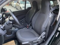 Smart  SMART FORTWO 金鑽店~SMART Fortwo 2人座 1.0 白黑雙色 4安 安全警示系統防追撞 循跡防滑 斜坡起步輔助 胎壓監控 定速 全景天窗 方向盤快控鍵 恆溫空調 LED日行燈 里程保證只跑1萬多公里 等多項配備！ | 新北市汽車商業同業公會｜TACA優良車商聯盟｜中古、二手車買車賣車公會認證保固