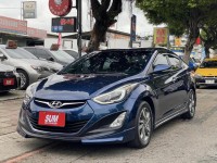 Hyundai  Elantra 金鑽店~Elantra EX 1.8 寶藍 6安 循跡防滑 免鑰啟動車門鎖 定速 安卓機 倒車影像 光感應頭燈 雨滴感應雨刷 天窗 恆溫空調 方向盤快控鍵 後座出風口 等多項配備！ | 新北市汽車商業同業公會｜TACA優良車商聯盟｜中古、二手車買車賣車公會認證保固