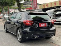 Mercedes-Benz/賓士   A-CLASS  A180 金鑽店~超帥的賓士 5門掀背車來啦！新進2017年式 最頂規的A180 AMG版本 只跑9萬多公里喔！前車主非常的顧車 買到賺到 此車主要配備有 循跡防滑 9安 胎壓監控 主動安全預防系統 免鑰啟動車門鎖 定速 倒車影像 自動停車系統 光感應頭燈 雨滴感應雨刷 換檔撥片 恆溫分區空調 粉塵過濾器 雙前座跑車座椅 電動記憶座椅 後座出風口 LED頭燈 空力套件 等超多樣配備！ | 新北市汽車商業同業公會｜TACA優良車商聯盟｜中古、二手車買車賣車公會認證保固