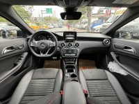 Mercedes-Benz/賓士   A-CLASS  A180 金鑽店~超帥的賓士 5門掀背車來啦！新進2017年式 最頂規的A180 AMG版本 只跑9萬多公里喔！前車主非常的顧車 買到賺到 此車主要配備有 循跡防滑 9安 胎壓監控 主動安全預防系統 免鑰啟動車門鎖 定速 倒車影像 自動停車系統 光感應頭燈 雨滴感應雨刷 換檔撥片 恆溫分區空調 粉塵過濾器 雙前座跑車座椅 電動記憶座椅 後座出風口 LED頭燈 空力套件 等超多樣配備！ | 新北市汽車商業同業公會｜TACA優良車商聯盟｜中古、二手車買車賣車公會認證保固