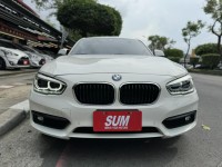 BMW/ 寶馬  1 SERIES  118i 運動版 金鑽店~BMW118i 白 里程保證只跑2萬多公里 主要配備有，循跡防滑 斜坡起步輔助 車道偏離警示系統 AEB自動緊急煞車系統 胎壓監控 6安 免鑰啟動車門鎖 定速 倒車影像 導航 光感應頭燈 雨滴感應雨刷 電動摺疊後視鏡 Apple CarPlay  藍芽通訊 恆溫分區空調 雙電動座椅 後座出風口 粉塵過濾器 LED日行燈 頭燈 尾燈 等超多樣配備！ | 新北市汽車商業同業公會｜TACA優良車商聯盟｜中古、二手車買車賣車公會認證保固