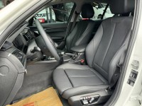 BMW/ 寶馬  1 SERIES  118i 運動版 金鑽店~BMW118i 白 里程保證只跑3萬多公里 主要配備有，循跡防滑 斜坡起步輔助 車道偏離警示系統 AEB自動緊急煞車系統 胎壓監控 6安 免鑰啟動車門鎖 定速 倒車影像 導航 光感應頭燈 雨滴感應雨刷 電動摺疊後視鏡   藍芽通訊 恆溫分區空調 雙電動座椅 後座出風口 粉塵過濾器 LED日行燈 頭燈 尾燈 等超多樣配備！ | 新北市汽車商業同業公會｜TACA優良車商聯盟｜中古、二手車買車賣車公會認證保固
