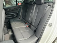 BMW/ 寶馬  1 SERIES  118i 運動版 金鑽店~BMW118i 白 里程保證只跑3萬多公里 主要配備有，循跡防滑 斜坡起步輔助 車道偏離警示系統 AEB自動緊急煞車系統 胎壓監控 6安 免鑰啟動車門鎖 定速 倒車影像 導航 光感應頭燈 雨滴感應雨刷 電動摺疊後視鏡   藍芽通訊 恆溫分區空調 雙電動座椅 後座出風口 粉塵過濾器 LED日行燈 頭燈 尾燈 等超多樣配備！ | 新北市汽車商業同業公會｜TACA優良車商聯盟｜中古、二手車買車賣車公會認證保固