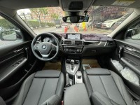 BMW/ 寶馬  1 SERIES  118i 運動版 金鑽店~BMW118i 白 里程保證只跑3萬多公里 主要配備有，循跡防滑 斜坡起步輔助 車道偏離警示系統 AEB自動緊急煞車系統 胎壓監控 6安 免鑰啟動車門鎖 定速 倒車影像 導航 光感應頭燈 雨滴感應雨刷 電動摺疊後視鏡   藍芽通訊 恆溫分區空調 雙電動座椅 後座出風口 粉塵過濾器 LED日行燈 頭燈 尾燈 等超多樣配備！ | 新北市汽車商業同業公會｜TACA優良車商聯盟｜中古、二手車買車賣車公會認證保固