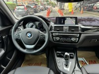 BMW/ 寶馬  1 SERIES  118i 運動版 金鑽店~BMW118i 白 里程保證只跑3萬多公里 主要配備有，循跡防滑 斜坡起步輔助 車道偏離警示系統 AEB自動緊急煞車系統 胎壓監控 6安 免鑰啟動車門鎖 定速 倒車影像 導航 光感應頭燈 雨滴感應雨刷 電動摺疊後視鏡   藍芽通訊 恆溫分區空調 雙電動座椅 後座出風口 粉塵過濾器 LED日行燈 頭燈 尾燈 等超多樣配備！ | 新北市汽車商業同業公會｜TACA優良車商聯盟｜中古、二手車買車賣車公會認證保固