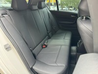 BMW/ 寶馬  1 SERIES  118i 運動版 金鑽店~BMW118i 白 里程保證只跑3萬多公里 主要配備有，循跡防滑 斜坡起步輔助 車道偏離警示系統 AEB自動緊急煞車系統 胎壓監控 6安 免鑰啟動車門鎖 定速 倒車影像 導航 光感應頭燈 雨滴感應雨刷 電動摺疊後視鏡   藍芽通訊 恆溫分區空調 雙電動座椅 後座出風口 粉塵過濾器 LED日行燈 頭燈 尾燈 等超多樣配備！ | 新北市汽車商業同業公會｜TACA優良車商聯盟｜中古、二手車買車賣車公會認證保固