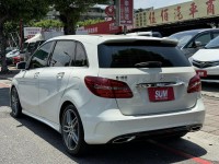 Mercedes-Benz/賓士   B-CLASS  B180 金鑽店~賓士總代理B180 AMG版本！ 主要配備有，AEB自動煞停 主動安全預防系統 循跡防滑 胎壓監控 9安 免鑰匙啟動車門鎖 定速 自動停車系統 光感應頭燈 雨滴感應雨刷 倒車影像 電動摺疊後視鏡 換檔撥片 分區恆溫空調 粉塵過濾器 雙電動記憶座椅 後座出風口 LED日行燈 頭燈 尾燈 空力套件 等超多項配備！ | 新北市汽車商業同業公會｜TACA優良車商聯盟｜中古、二手車買車賣車公會認證保固