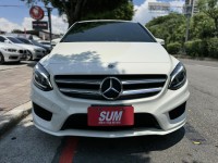 Mercedes-Benz/賓士   B-CLASS  B180 金鑽店~賓士總代理B180 AMG版本！ 主要配備有，AEB自動煞停 主動安全預防系統 循跡防滑 胎壓監控 9安 免鑰匙啟動車門鎖 定速 自動停車系統 光感應頭燈 雨滴感應雨刷 倒車影像 電動摺疊後視鏡 換檔撥片 分區恆溫空調 粉塵過濾器 雙電動記憶座椅 後座出風口 LED日行燈 頭燈 尾燈 空力套件 等超多項配備！ | 新北市汽車商業同業公會｜TACA優良車商聯盟｜中古、二手車買車賣車公會認證保固