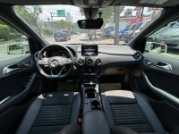 Mercedes-Benz/賓士   B-CLASS  B180 金鑽店~賓士總代理B180 AMG版本！ 主要配備有，AEB自動煞停 主動安全預防系統 循跡防滑 胎壓監控 9安 免鑰匙啟動車門鎖 定速 自動停車系統 光感應頭燈 雨滴感應雨刷 倒車影像 電動摺疊後視鏡 換檔撥片 分區恆溫空調 粉塵過濾器 雙電動記憶座椅 後座出風口 LED日行燈 頭燈 尾燈 空力套件 等超多項配備！ | 新北市汽車商業同業公會｜TACA優良車商聯盟｜中古、二手車買車賣車公會認證保固