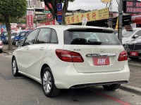 Mercedes-Benz/賓士   B-CLASS  B180 金鑽店~總代理B180白 原廠保養 里程保證只跑6萬多公里 小改款 免鑰啟動 後座出風口 定速 自動停車 循跡防滑 9安 主動式安全防護系統 胎壓監控 等多樣配備！ | 新北市汽車商業同業公會｜TACA優良車商聯盟｜中古、二手車買車賣車公會認證保固