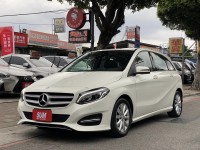 Mercedes-Benz/賓士   B-CLASS  B180 金鑽店~總代理B180白 原廠保養 里程保證只跑6萬多公里 小改款 免鑰啟動 後座出風口 定速 自動停車 循跡防滑 9安 主動式安全防護系統 胎壓監控 等多樣配備！ | 新北市汽車商業同業公會｜TACA優良車商聯盟｜中古、二手車買車賣車公會認證保固