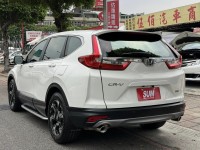 Honda  CR-V 金鑽店~CR-V 1.5S 里程保證5萬多公里 ！主要配備有 ACC主動跟車 車道維持輔助 車道偏離警示 車道變換輔助 斜坡起步輔助 循跡防滑 AEB自動緊急煞車 遠光燈自動控制 胎壓監控 8安 免鑰啟動車門鎖 定速 雨滴感應雨刷 全景天窗 電動尾門 衛星導航 恆溫分區空調 電動座椅 後座出風口 換檔撥片 LED日行燈 頭燈 尾燈 等超多項配備！ | 新北市汽車商業同業公會｜TACA優良車商聯盟｜中古、二手車買車賣車公會認證保固
