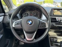 BMW/ 寶馬  2 SERIES  218i 金鑽店~BMW218i 白 主要配備有 循跡防滑 斜坡起步輔助 胎壓監控 6安 免鑰啟動車門 定速 倒車影像 光感應頭燈 雨滴感應雨刷 電動折疊後視鏡 分區恆溫空調 雙電動座椅 粉塵過濾器 後座出風口 LED日行燈 頭燈 尾燈 等多項配備！ | 新北市汽車商業同業公會｜TACA優良車商聯盟｜中古、二手車買車賣車公會認證保固