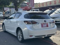 Lexus  CT200H 金鑽店~CT200h 白 油電混合 1.8 省油省稅 主要配備有，循跡防滑 免鑰啟動車門鎖 定速 光感應頭燈 感應雨刷 10安 方向盤快控鍵 分區恆溫空調 駕駛座電動座椅 雙前座電熱椅 LED日行燈 尾燈 等多項配備！ | 新北市汽車商業同業公會｜TACA優良車商聯盟｜中古、二手車買車賣車公會認證保固