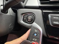 BMW/ 寶馬  2 SERIES  218i 金鑽店~BMW218i 白 主要配備有 循跡防滑 斜坡起步輔助 胎壓監控 6安 免鑰啟動車門 定速 倒車影像 光感應頭燈 雨滴感應雨刷 電動折疊後視鏡 分區恆溫空調 電動尾門 自動停車 粉塵過濾器 後座出風口 LED日行燈 頭燈 尾燈 等多項配備！ | 新北市汽車商業同業公會｜TACA優良車商聯盟｜中古、二手車買車賣車公會認證保固