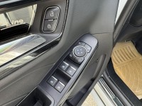 Ford/福特  Kuga 金鑽店~Kuga  ST-Line AWD 2.0 新車價120幾萬 6大系統 原廠保固中 里程保證只跑3萬多公里！主要配備有，ACC主動跟車 車道維持輔助 車道變換輔助 車道偏離警示 循跡防滑 斜坡起步輔助 AEB自動緊急煞車 7安 遠光燈自動控制 胎壓監控 免鑰啟動車門鎖 定速 360度環景影像 雨滴感應雨刷 光感應頭燈 全景天窗 電動尾門 HUD抬頭顯示器 電動摺疊後視鏡 導航 換檔撥片 分區恆溫空調 粉塵過濾器 電動座椅 後座出風口 雙前座跑車座椅 LED頭燈 尾燈 日行燈 主動轉向燈 空力套件  | 新北市汽車商業同業公會｜TACA優良車商聯盟｜中古、二手車買車賣車公會認證保固