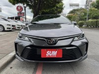 Toyota  Altis 金鑽店~ALTIS 1.8 灰 主要配備有 ACC主動跟車系統 車道偏離警示 車道維持輔助 斜坡起步輔助 AEB自動緊急煞車 遠光燈自動控制 胎壓監控 循跡防滑 9安 定速 光感應頭燈 電動折疊後視鏡 恆溫空調 粉塵過濾器 後座出風口 LED日行燈 尾燈 等多項配備！ | 新北市汽車商業同業公會｜TACA優良車商聯盟｜中古、二手車買車賣車公會認證保固