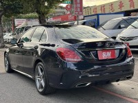 Mercedes-Benz/賓士   C-CLASS  C250 金鑽店~賓士旗艦小改款C250AMG 只跑6萬多公里 主要配備有，選配全景天窗 大螢幕 導航 無線Apple CarPlay ￼倒車影像 9安 遠光燈自動控制 胎壓監控 AEB自動緊急煞車 車道變換輔助 主動安全預防系統 循跡防滑 定速 自動停車系統 雨滴感應雨刷 光感應頭燈 電動摺疊後視鏡 換檔撥片 分區恆溫空調 雙電動記憶座椅 粉塵過濾器 後座出風口 空力套件 LED日行燈 頭燈 尾燈 主動轉向頭燈 等多項配備！ | 新北市汽車商業同業公會｜TACA優良車商聯盟｜中古、二手車買車賣車公會認證保固