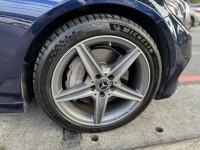 Mercedes-Benz/賓士   C-CLASS  C250 金鑽店~賓士旗艦小改款C250AMG 只跑6萬多公里 主要配備有，選配全景天窗 大螢幕 導航 無線Apple CarPlay ￼倒車影像 9安 遠光燈自動控制 胎壓監控 AEB自動緊急煞車 車道變換輔助 主動安全預防系統 循跡防滑 定速 自動停車系統 雨滴感應雨刷 光感應頭燈 電動摺疊後視鏡 換檔撥片 分區恆溫空調 雙電動記憶座椅 粉塵過濾器 後座出風口 空力套件 LED日行燈 頭燈 尾燈 主動轉向頭燈 等多項配備！ | 新北市汽車商業同業公會｜TACA優良車商聯盟｜中古、二手車買車賣車公會認證保固