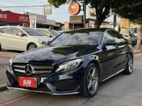 Mercedes-Benz/賓士   C-CLASS  C250 金鑽店~賓士旗艦小改款C250AMG 只跑6萬多公里 主要配備有，選配全景天窗 大螢幕 導航 無線Apple CarPlay ￼倒車影像 9安 遠光燈自動控制 胎壓監控 AEB自動緊急煞車 車道變換輔助 主動安全預防系統 循跡防滑 定速 自動停車系統 雨滴感應雨刷 光感應頭燈 電動摺疊後視鏡 換檔撥片 分區恆溫空調 雙電動記憶座椅 粉塵過濾器 後座出風口 空力套件 LED日行燈 頭燈 尾燈 主動轉向頭燈 等多項配備！ | 新北市汽車商業同業公會｜TACA優良車商聯盟｜中古、二手車買車賣車公會認證保固
