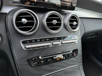 Mercedes-Benz/賓士   C-CLASS  C250 金鑽店~賓士旗艦小改款C250AMG 只跑6萬多公里 主要配備有，選配全景天窗 大螢幕 導航 無線Apple CarPlay ￼倒車影像 9安 遠光燈自動控制 胎壓監控 AEB自動緊急煞車 車道變換輔助 主動安全預防系統 循跡防滑 定速 自動停車系統 雨滴感應雨刷 光感應頭燈 電動摺疊後視鏡 換檔撥片 分區恆溫空調 雙電動記憶座椅 粉塵過濾器 後座出風口 空力套件 LED日行燈 頭燈 尾燈 主動轉向頭燈 等多項配備！ | 新北市汽車商業同業公會｜TACA優良車商聯盟｜中古、二手車買車賣車公會認證保固