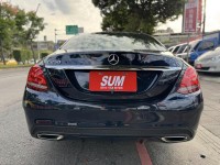 Mercedes-Benz/賓士   C-CLASS  C250 金鑽店~賓士旗艦小改款C250AMG 只跑6萬多公里 主要配備有，選配全景天窗 大螢幕 導航 無線Apple CarPlay ￼倒車影像 9安 遠光燈自動控制 胎壓監控 AEB自動緊急煞車 車道變換輔助 主動安全預防系統 循跡防滑 定速 自動停車系統 雨滴感應雨刷 光感應頭燈 電動摺疊後視鏡 換檔撥片 分區恆溫空調 雙電動記憶座椅 粉塵過濾器 後座出風口 空力套件 LED日行燈 頭燈 尾燈 主動轉向頭燈 等多項配備！ | 新北市汽車商業同業公會｜TACA優良車商聯盟｜中古、二手車買車賣車公會認證保固