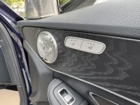 Mercedes-Benz/賓士   C-CLASS  C250 金鑽店~賓士旗艦小改款C250AMG 只跑6萬多公里 主要配備有，選配全景天窗 大螢幕 導航 無線Apple CarPlay ￼倒車影像 9安 遠光燈自動控制 胎壓監控 AEB自動緊急煞車 車道變換輔助 主動安全預防系統 循跡防滑 定速 自動停車系統 雨滴感應雨刷 光感應頭燈 電動摺疊後視鏡 換檔撥片 分區恆溫空調 雙電動記憶座椅 粉塵過濾器 後座出風口 空力套件 LED日行燈 頭燈 尾燈 主動轉向頭燈 等多項配備！ | 新北市汽車商業同業公會｜TACA優良車商聯盟｜中古、二手車買車賣車公會認證保固