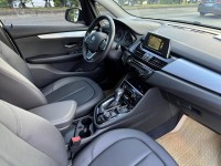 BMW/ 寶馬  2 SERIES  218i 金鑽店~BMW218i 白 主要配備有 循跡防滑 斜坡起步輔助 胎壓監控 6安 免鑰啟動車門 定速 倒車影像 光感應頭燈 雨滴感應雨刷 電動折疊後視鏡 分區恆溫空調 電動座椅 車道偏離警示 自動緊急煞車 自動停車 粉塵過濾器 後座出風口 LED日行燈 頭燈 尾燈 等多項配備！ | 新北市汽車商業同業公會｜TACA優良車商聯盟｜中古、二手車買車賣車公會認證保固