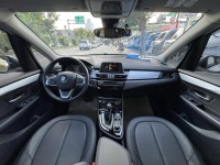 BMW/ 寶馬  2 SERIES  218i 金鑽店~BMW218i 白 主要配備有 循跡防滑 斜坡起步輔助 胎壓監控 6安 免鑰啟動車門 定速 倒車影像 光感應頭燈 雨滴感應雨刷 電動折疊後視鏡 分區恆溫空調 電動座椅 車道偏離警示 自動緊急煞車 自動停車 粉塵過濾器 後座出風口 LED日行燈 頭燈 尾燈 等多項配備！ | 新北市汽車商業同業公會｜TACA優良車商聯盟｜中古、二手車買車賣車公會認證保固