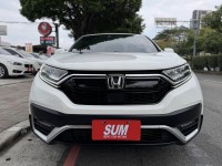 Honda  CR-V 金鑽店~2021年CR-V 1.5 VTi-S 白 里程保證 ACC主動跟車全速域 車道維持 變換 偏離 輔助系統 AEB自動煞停 遠光燈自動控制 斜坡起步輔助 循跡防滑 8安 電動尾門 胎壓監控 免鑰啟動車門鎖 定速 倒車影像 導航 多功能影音 右側影像無死角 後座出風口 LED頭燈 日行燈 尾燈 等多項配備！ | 新北市汽車商業同業公會｜TACA優良車商聯盟｜中古、二手車買車賣車公會認證保固