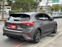 Ford/福特  Focus 金鑽店~Focus ST-Line 賽道版 ACC主動跟車系統 車道維持輔助 車道變換輔助 車道偏離警示 斜坡起步輔助 循跡防滑 8安 AEB自動煞車 遠光燈自動控制 胎壓監控 免鑰啟動車門鎖 定速 光感應頭燈 雨滴感應雨刷 導航 倒車影像 Apple CarPlay  電動摺疊後視鏡 HUD抬頭顯示器 分區恆溫空調 換檔撥片 粉塵過濾器 雙前座跑車座椅 ￼￼電動椅 後座出風口 LED日行燈 頭燈 尾燈 空力套件 全車貼膜 幾乎是滿配！ | 新北市汽車商業同業公會｜TACA優良車商聯盟｜中古、二手車買車賣車公會認證保固
