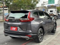 Honda  CR-V 金鑽店~CR-V 1.5 VTi-S 灰 里程保證只跑7萬多公里 ACC主動跟車全速域 車道維持 變換 偏離 輔助系統 AEB自動煞停 遠光燈自動控制 斜坡起步輔助 循跡防滑 8安 胎壓監控 免鑰啟動車門鎖 定速 倒車影像 導航 多功能影音 右側影像無死角 後座出風口 LED頭燈 日行燈 尾燈 等多項配備！ | 新北市汽車商業同業公會｜TACA優良車商聯盟｜中古、二手車買車賣車公會認證保固