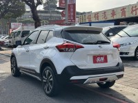 Nissan  Kicks 金鑽店~Kicks 1.5 智行旗艦版 主要配備有 車道偏離警示 車道變換輔助 AEB自動緊急煞車 遠光燈自動控制 胎壓監控 斜坡起步輔助 循跡防滑 6安 免鑰啟動車門鎖 定速 倒車影像輔助 360度環景影像 光感應頭燈 電動摺疊後視鏡 選配前後行車記錄器 Apple CarPlay 恆溫空調 粉塵過濾器 LED頭燈 車頂行李架 空力套件 等超多項配備！ | 新北市汽車商業同業公會｜TACA優良車商聯盟｜中古、二手車買車賣車公會認證保固