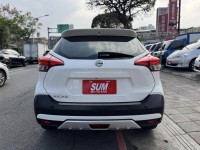 Nissan  Kicks 金鑽店~Kicks 1.5 智行旗艦版 主要配備有 車道偏離警示 車道變換輔助 AEB自動緊急煞車 遠光燈自動控制 胎壓監控 斜坡起步輔助 循跡防滑 6安 免鑰啟動車門鎖 定速 倒車影像輔助 360度環景影像 光感應頭燈 電動摺疊後視鏡 選配前後行車記錄器 Apple CarPlay 恆溫空調 粉塵過濾器 LED頭燈 車頂行李架 空力套件 等超多項配備！ | 新北市汽車商業同業公會｜TACA優良車商聯盟｜中古、二手車買車賣車公會認證保固