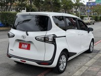 Toyota  SIENTA 金鑽店~SIENTA 1.8 正7人座 只跑7000多公里 雙電滑門 360度環景影像 車道偏離 變換輔助系統 AEB自動緊急煞車系統 遠光燈自動控制 胎壓監控 斜坡起步輔助 循跡防滑 8安 免鑰啟動車門鎖 定速 光感應頭燈 電動摺疊後視鏡 盲點偵測 導航 ￼Apple CarPlay 藍芽通訊 方向盤快控鍵 抬頭顯示器 前後行車記錄器 恆溫空調 後座出風口 粉塵過濾器 LED日行燈 等多項配備！ | 新北市汽車商業同業公會｜TACA優良車商聯盟｜中古、二手車買車賣車公會認證保固
