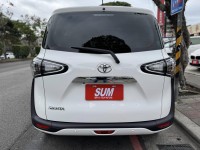 Toyota  SIENTA 金鑽店~SIENTA 1.8 正7人座 只跑7000多公里 雙電滑門 360度環景影像 車道偏離 變換輔助系統 AEB自動緊急煞車系統 遠光燈自動控制 胎壓監控 斜坡起步輔助 循跡防滑 8安 免鑰啟動車門鎖 定速 光感應頭燈 電動摺疊後視鏡 盲點偵測 導航 ￼Apple CarPlay 藍芽通訊 方向盤快控鍵 抬頭顯示器 前後行車記錄器 恆溫空調 後座出風口 粉塵過濾器 LED日行燈 等多項配備！ | 新北市汽車商業同業公會｜TACA優良車商聯盟｜中古、二手車買車賣車公會認證保固