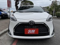 Toyota  SIENTA 金鑽店~SIENTA 1.8 正7人座 只跑7000多公里 雙電滑門 360度環景影像 車道偏離 變換輔助系統 AEB自動緊急煞車系統 遠光燈自動控制 胎壓監控 斜坡起步輔助 循跡防滑 8安 免鑰啟動車門鎖 定速 光感應頭燈 電動摺疊後視鏡 盲點偵測 導航 ￼Apple CarPlay 藍芽通訊 方向盤快控鍵 抬頭顯示器 前後行車記錄器 恆溫空調 後座出風口 粉塵過濾器 LED日行燈 等多項配備！ | 新北市汽車商業同業公會｜TACA優良車商聯盟｜中古、二手車買車賣車公會認證保固