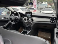Mercedes-Benz/賓士   GLA-CLASS  GLA180 金鑽店~賓士總代理 GLA180 白 1.6 里程保證只跑7萬多公里！主要配備有，循跡防滑 胎壓監控 主動安全預防系統 9安 免鑰啟動車門鎖 定速 倒車影像 自動停車系統 光感應頭燈 雨滴感應雨刷 電動折疊後視鏡 電動尾門 分區恆溫空調 換檔撥片 粉塵過濾器 雙前座跑車座椅 電動記憶座椅 後座出風口 LED日行燈 尾燈 HID頭燈 車頂行李架 等多項配備！ | 新北市汽車商業同業公會｜TACA優良車商聯盟｜中古、二手車買車賣車公會認證保固
