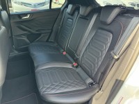 Ford/福特  Focus 金鑽店~Focus ST-Line Vignale 主要配備有 ACC主動跟車系統 車道維持輔助 車道變換輔助 車道偏離警示 斜坡起步輔助 循跡防滑 8安 AEB自動煞車 遠光燈自動控制 胎壓監控 免鑰啟動車門鎖 定速 光感應頭燈 主動轉向燈 雨滴感應雨刷 導航 倒車影像 Apple CarPlay  電動摺疊後視鏡 HUD抬頭顯示器 分區恆溫空調 換檔撥片 粉塵過濾器 雙前座跑車座椅 ￼￼電動座椅 LED日行燈 頭燈 尾燈 空力套件 幾乎是滿配！ | 新北市汽車商業同業公會｜TACA優良車商聯盟｜中古、二手車買車賣車公會認證保固