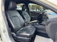 Ford/福特  Focus 金鑽店~Focus ST-Line Vignale 主要配備有 ACC主動跟車系統 車道維持輔助 車道變換輔助 車道偏離警示 斜坡起步輔助 循跡防滑 8安 AEB自動煞車 遠光燈自動控制 胎壓監控 免鑰啟動車門鎖 定速 光感應頭燈 主動轉向燈 雨滴感應雨刷 導航 倒車影像 Apple CarPlay  電動摺疊後視鏡 HUD抬頭顯示器 分區恆溫空調 換檔撥片 粉塵過濾器 雙前座跑車座椅 ￼￼電動座椅 LED日行燈 頭燈 尾燈 空力套件 幾乎是滿配！ | 新北市汽車商業同業公會｜TACA優良車商聯盟｜中古、二手車買車賣車公會認證保固