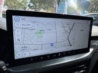 Ford/福特  Focus 金鑽店~Focus ST-Line Vignale 主要配備有 ACC主動跟車系統 車道維持輔助 車道變換輔助 車道偏離警示 斜坡起步輔助 循跡防滑 8安 AEB自動煞車 遠光燈自動控制 胎壓監控 免鑰啟動車門鎖 定速 光感應頭燈 主動轉向燈 雨滴感應雨刷 導航 倒車影像 Apple CarPlay  電動摺疊後視鏡 HUD抬頭顯示器 分區恆溫空調 換檔撥片 粉塵過濾器 雙前座跑車座椅 ￼￼電動座椅 LED日行燈 頭燈 尾燈 空力套件 幾乎是滿配！ | 新北市汽車商業同業公會｜TACA優良車商聯盟｜中古、二手車買車賣車公會認證保固
