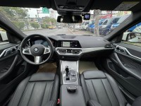 BMW/ 寶馬  4 SERIES  420i M Sport 金鑽店~BMW總代理420i M-Sport  G26 白 認證車履約保證！主要配備有，ACC主動跟車 車道維持 變換 輔助 偏離警示 循跡防滑 斜坡起步 AEB自動煞停 8安 胎壓監控 免鑰啟動車門鎖 定速 360度環景影像 自動停車 光感應頭燈 雨滴感應雨刷 電動摺疊後視鏡 選配HUD抬頭顯示器 分區恆溫空調 換檔撥片 粉塵過濾器 雙前座跑車座椅 雙電動座椅 後座出風口 LED頭燈 尾燈 日行燈 空力套件 導航 Apple CarPlay 等超多項配備！ | 新北市汽車商業同業公會｜TACA優良車商聯盟｜中古、二手車買車賣車公會認證保固
