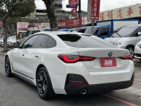 BMW/ 寶馬  4 SERIES  420i M Sport 金鑽店~BMW總代理420i M-Sport  G26 白 認證車履約保證！主要配備有，ACC主動跟車 車道維持 變換 輔助 偏離警示 循跡防滑 斜坡起步 AEB自動煞停 8安 胎壓監控 免鑰啟動車門鎖 定速 360度環景影像 自動停車 光感應頭燈 雨滴感應雨刷 電動摺疊後視鏡 選配HUD抬頭顯示器 分區恆溫空調 換檔撥片 粉塵過濾器 雙前座跑車座椅 雙電動座椅 後座出風口 LED頭燈 尾燈 日行燈 空力套件 導航 Apple CarPlay 等超多項配備！ | 新北市汽車商業同業公會｜TACA優良車商聯盟｜中古、二手車買車賣車公會認證保固